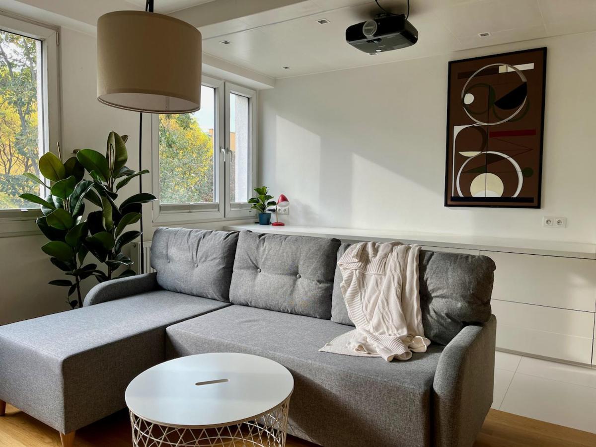 Butas Comfortable West Iv